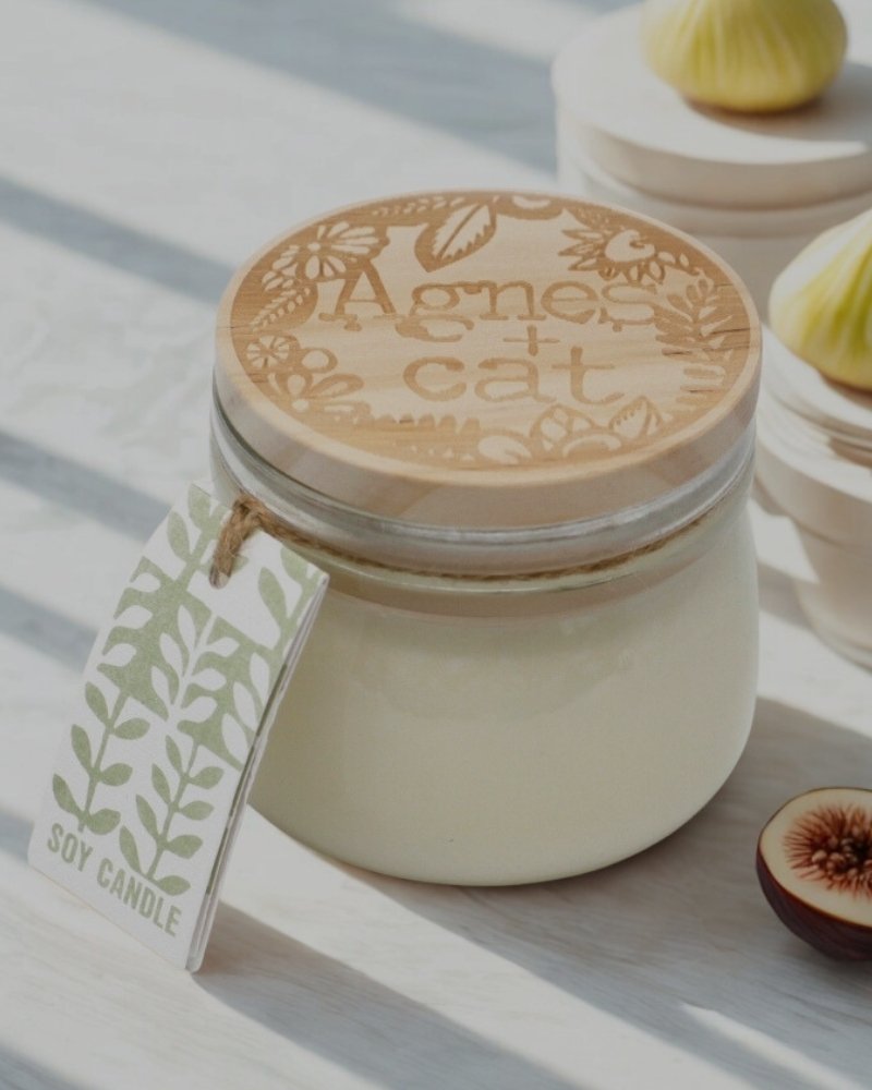 Candela profumata ai fichi bianchi Agnes + Cat in vaso di vetro, fragranza naturale per home decor