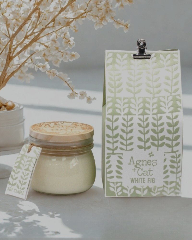 Candela fichi bianchi con scatola Agnes + Cat, idea regalo raffinata e profumata per la casa