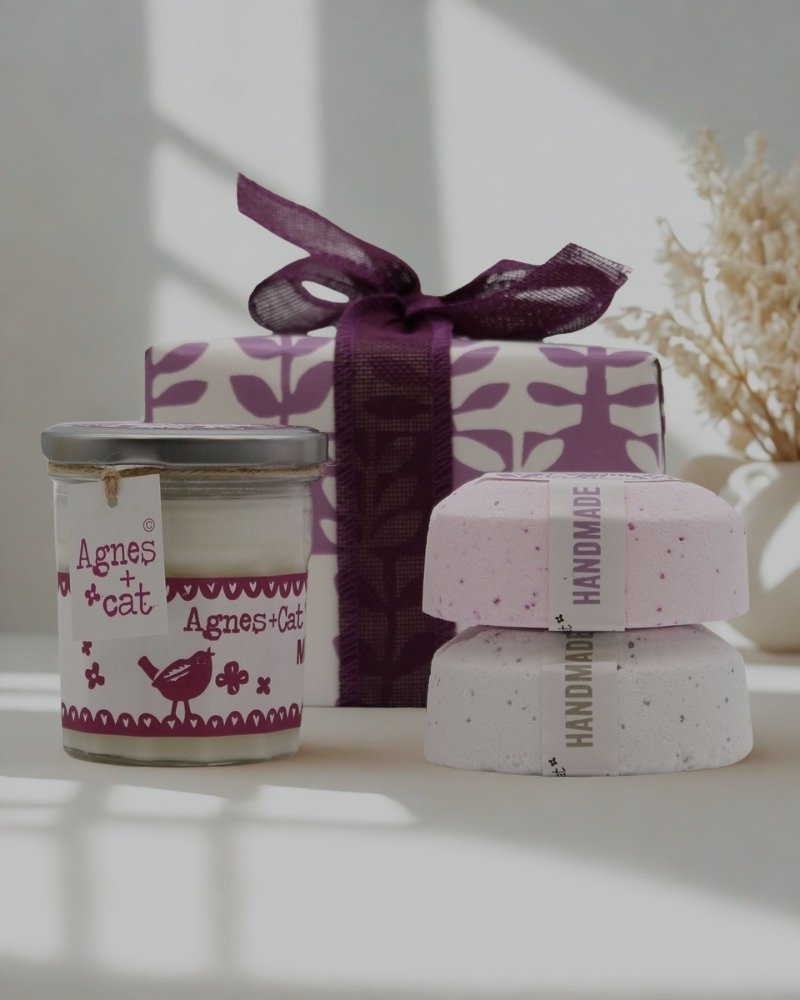 Set regalo candela naturale in cera di soia e frizzanti da bagno profumati