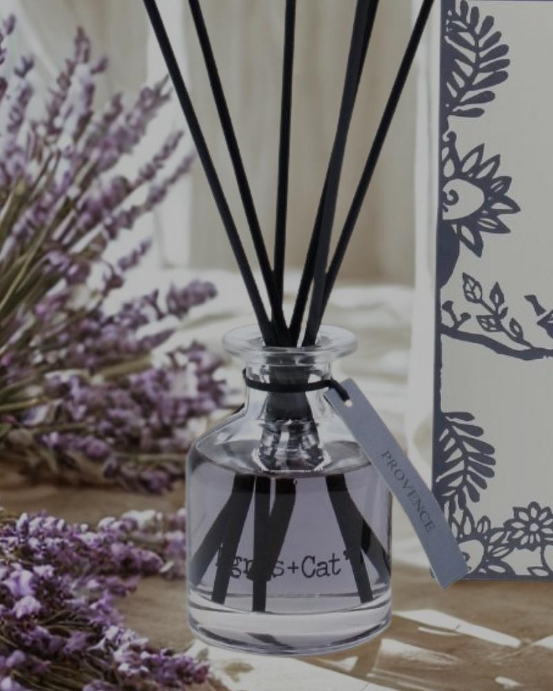 Diffusore a bastoncini Provence con fragranza erbacea e note di ambra