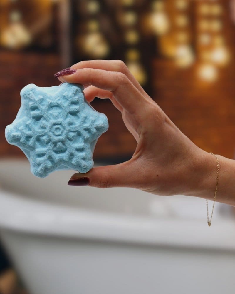 Frizzante da bagno a forma di fiocco di neve celeste – Collezione Christmas Wish List