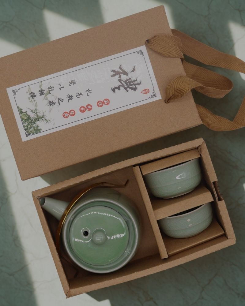 Set regalo teiera verde in ceramica con due tazze
